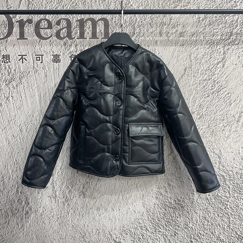 2025秋冬真皮皮衣女简约高端绵羊皮时尚真皮女短款圆领加厚外套潮