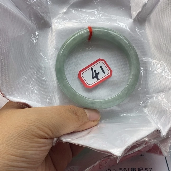 翡翠手镯未镶嵌火*?翡翠