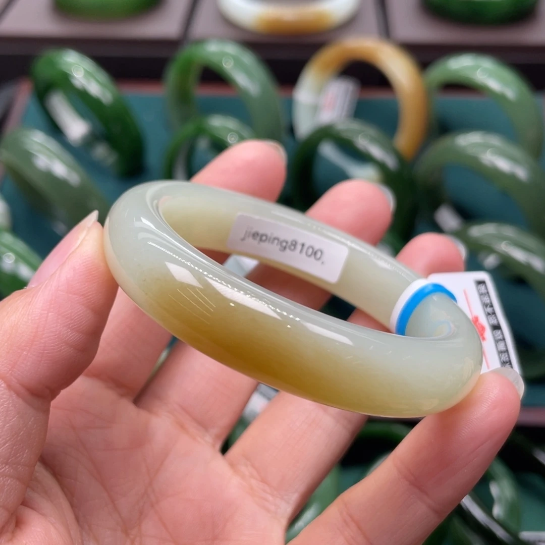 和田玉（糖玉）未镶嵌手镯