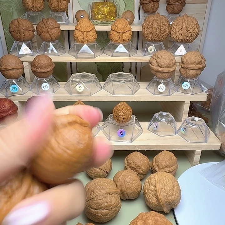 V***o文玩核桃把件粗筋大屁桃
