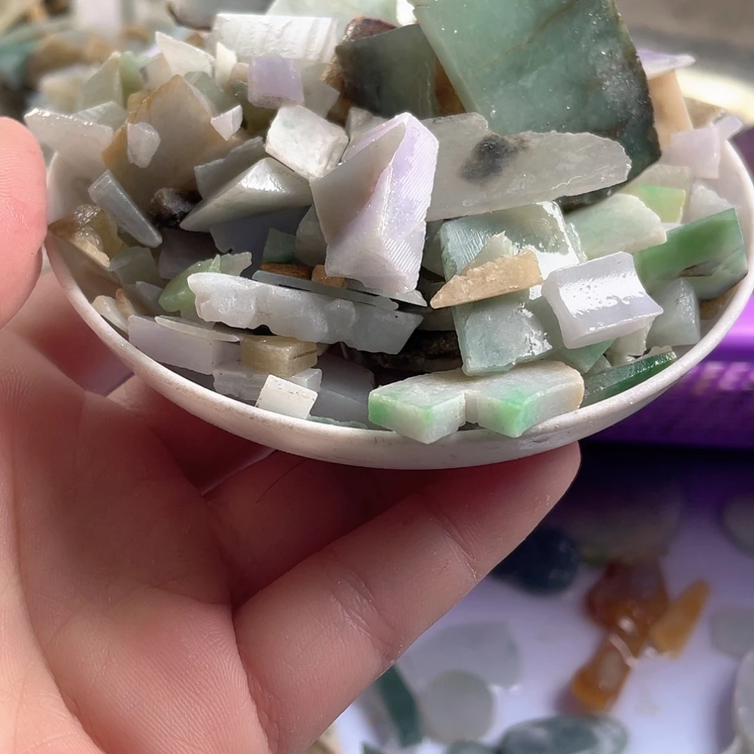 颈饰未镶嵌翡翠容*