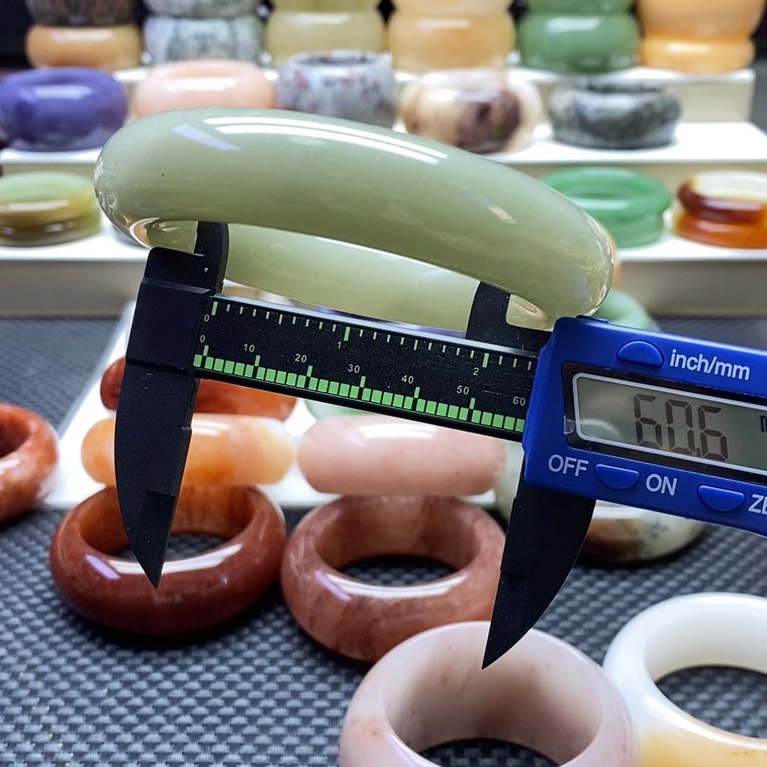 石英质玉未镶嵌手镯