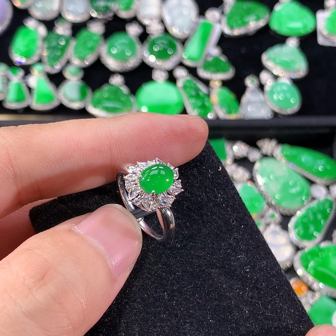 翡翠18K金镶嵌戒指