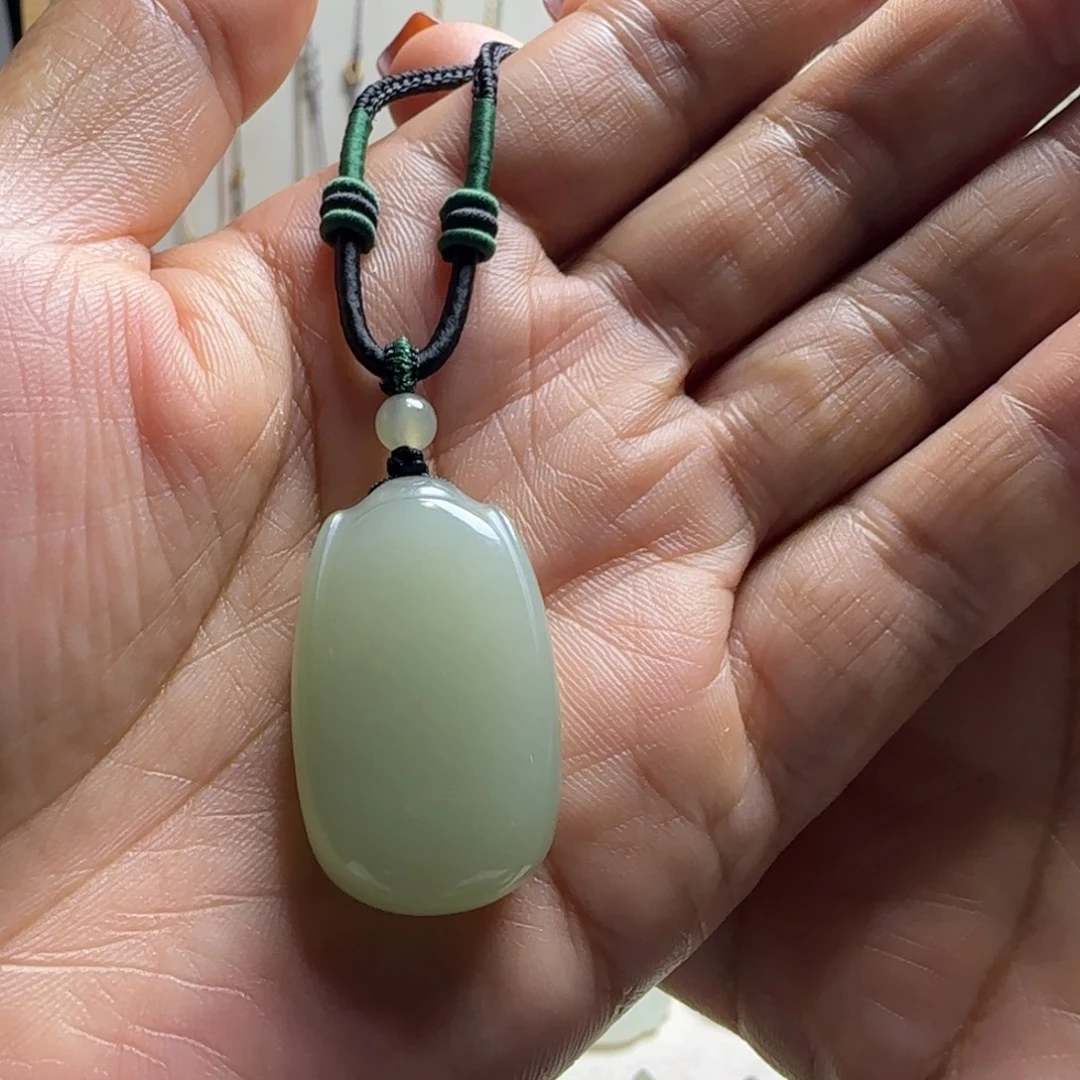 宇***！颈饰未镶嵌和田玉