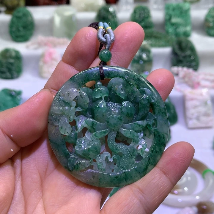 玫****独山玉未镶嵌颈饰