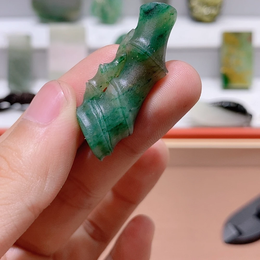 独山玉未镶嵌吊坠