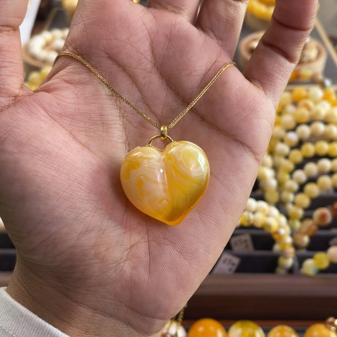 琥珀未镶嵌颈饰焦皮瓷白拉丝橘金溶洞桃心吊坠Q318
