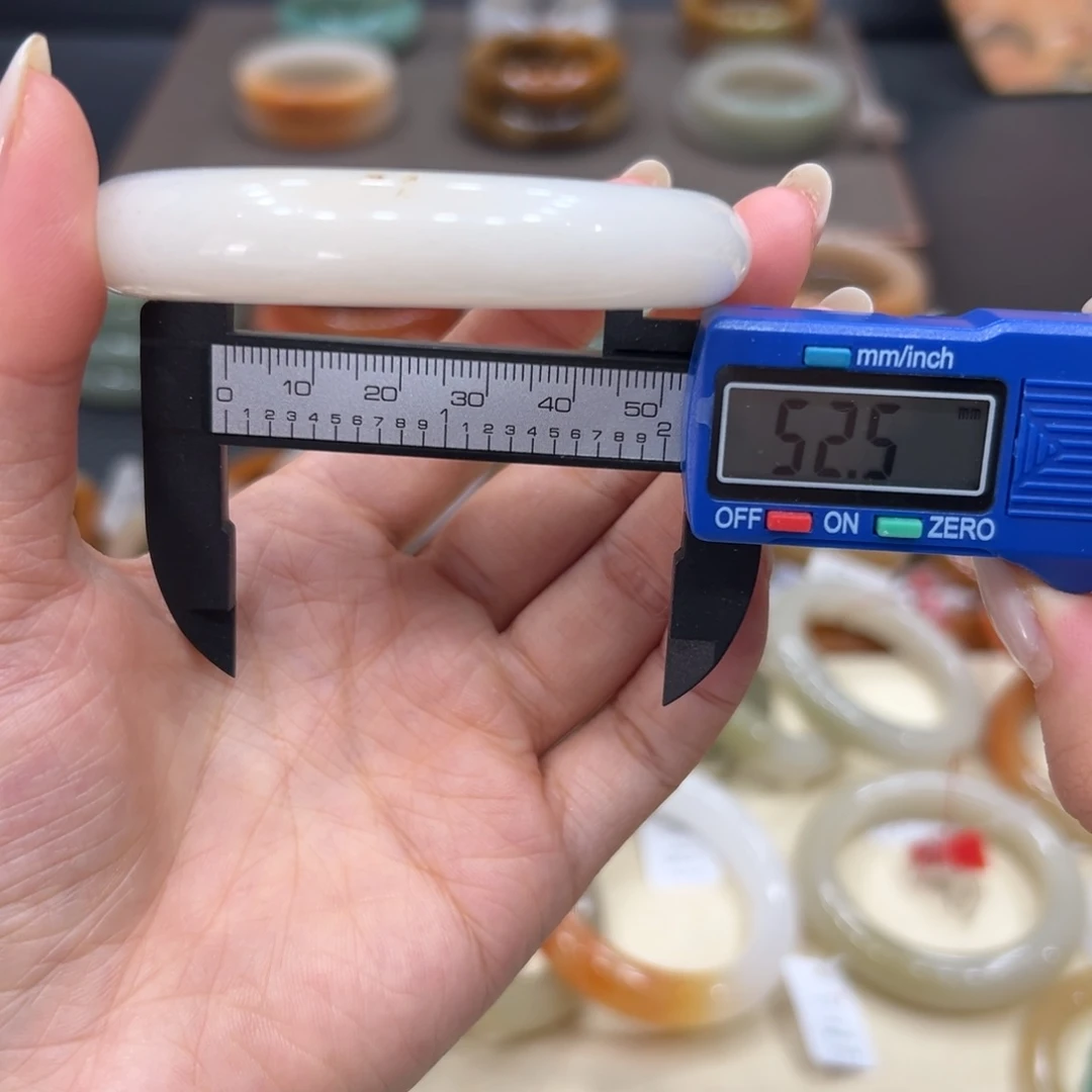 未镶嵌手镯石英质玉