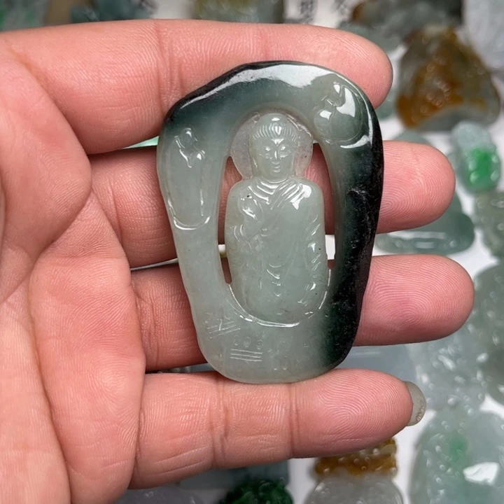 翡翠未镶嵌颈饰大日如来