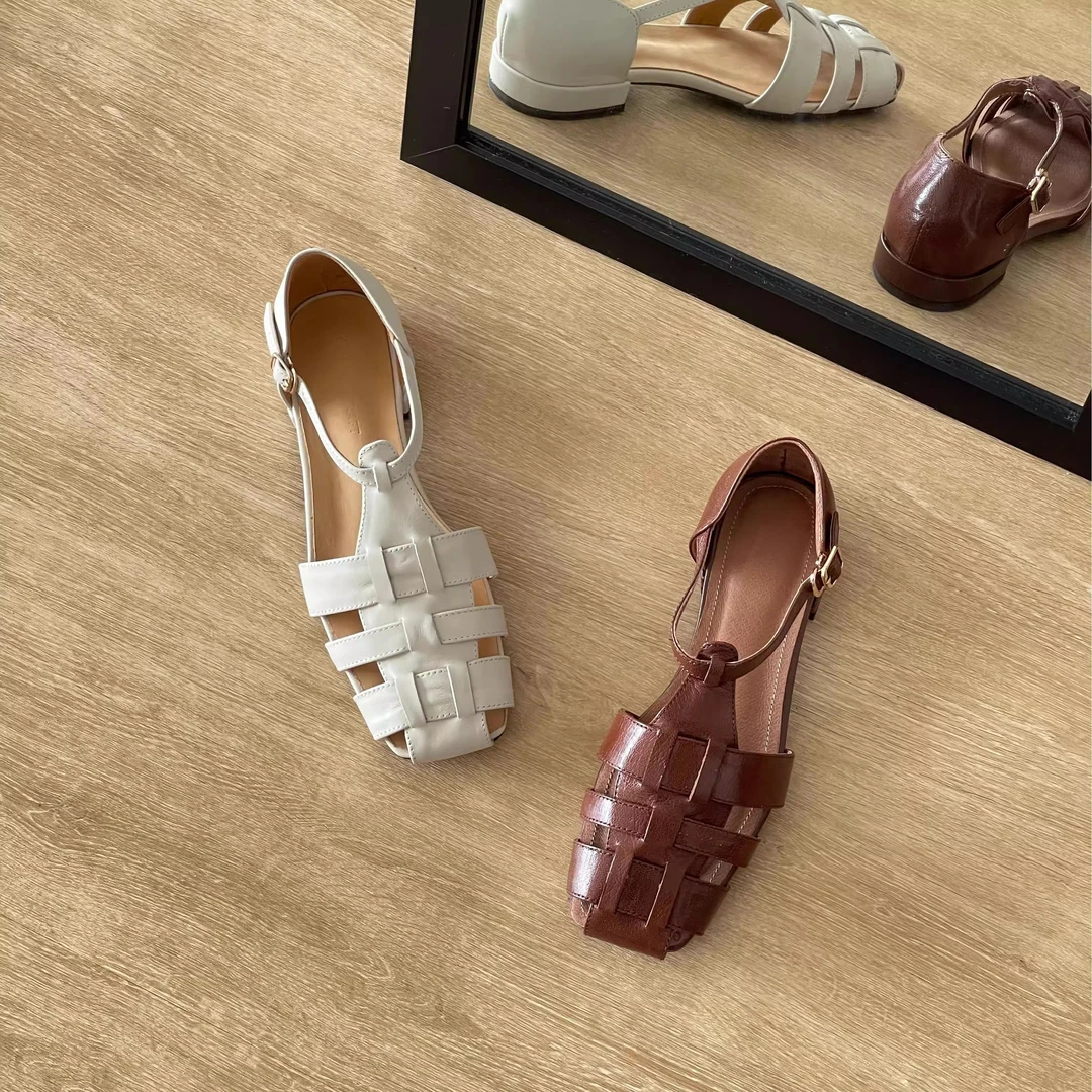 HUSSLOVE 头层牛皮·跟高2CM·复古编织镂空包头方头低跟罗马凉鞋