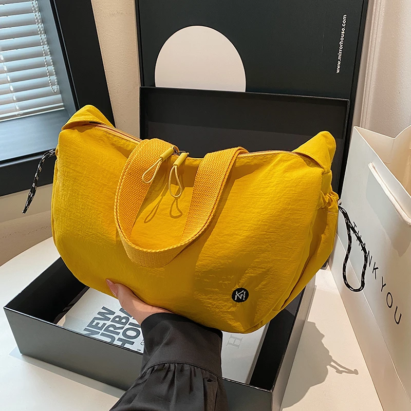 韩版时尚女士轻便饺子包休闲通勤斜挎包女工装风单肩包大容量背包