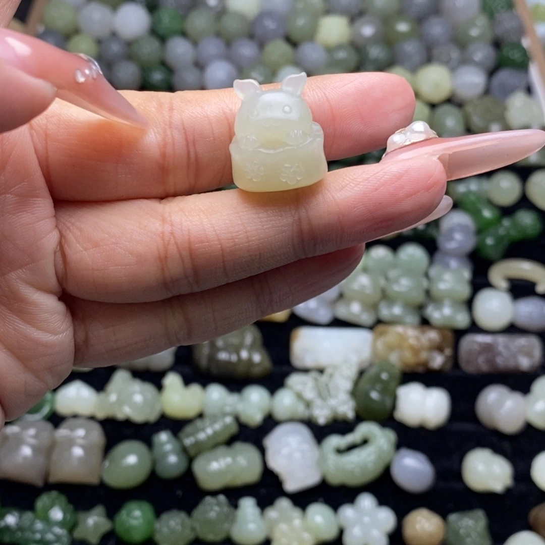 牵***生和田玉未镶嵌颈饰