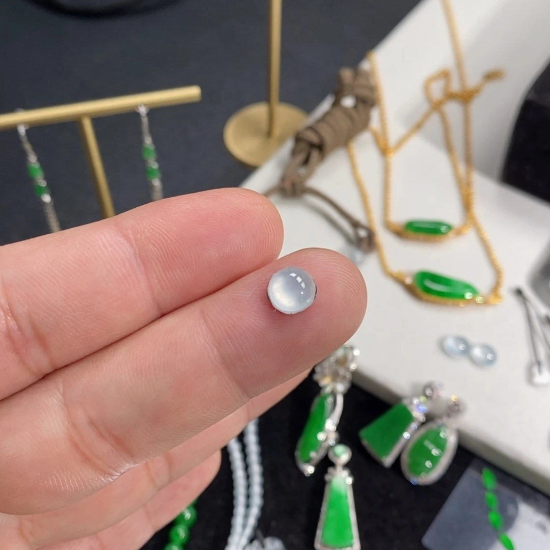 翡翠裸石白冰蛋面1个