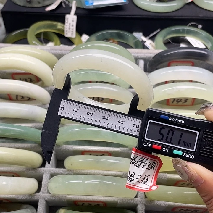 蛇纹石玉未镶嵌手镯148