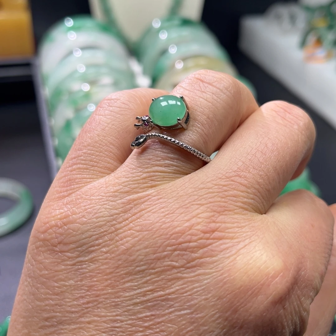 石英质玉合金戒指