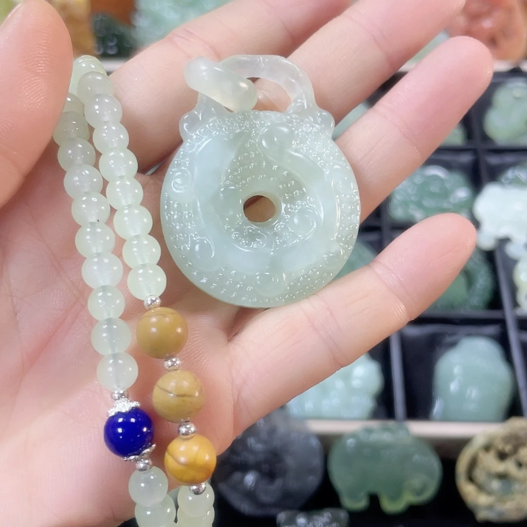 蛇纹石玉颈饰未镶嵌