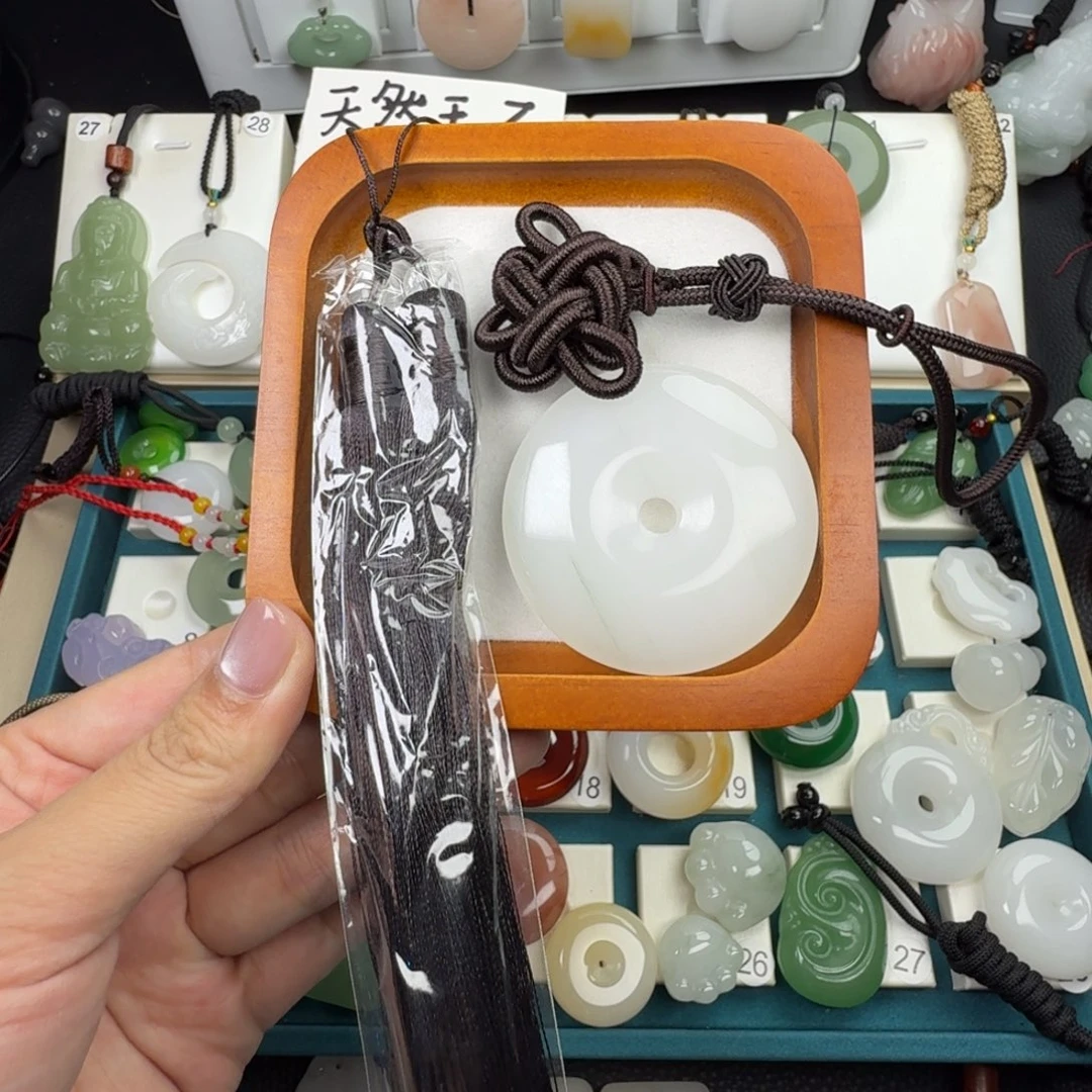 石英岩玉未镶嵌颈饰