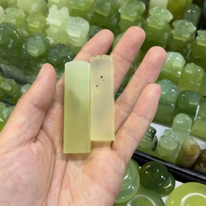 蛇纹石玉未镶嵌手把件