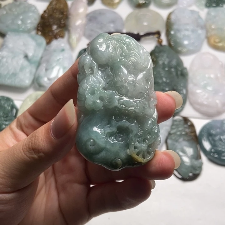 翡翠未镶嵌颈饰龙牌43