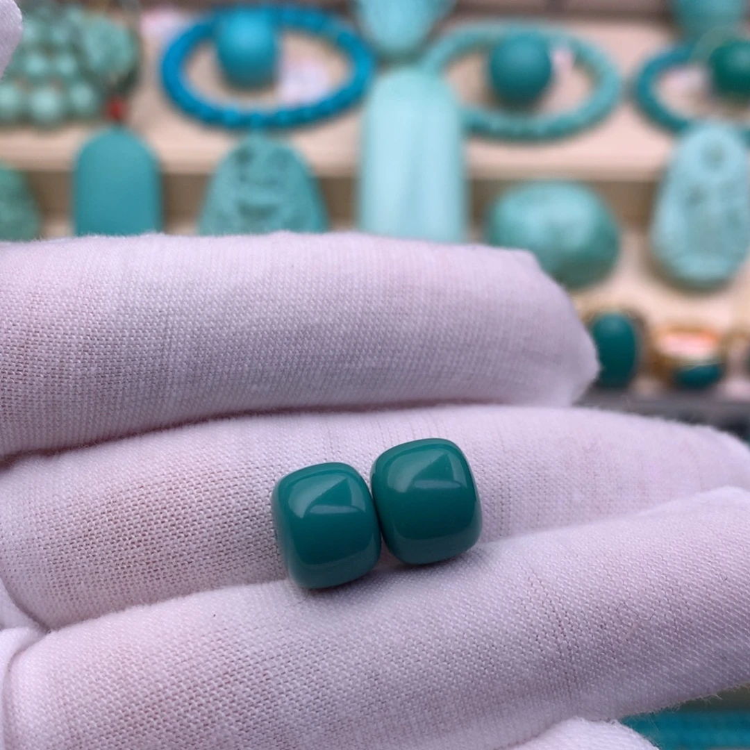 老***徐绿松石未镶嵌珠宝奇石