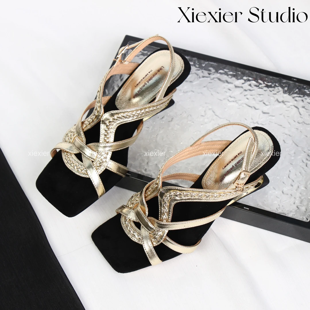 谢喜儿 | 度假风踩屎脚感编织镂空增高凉拖鞋