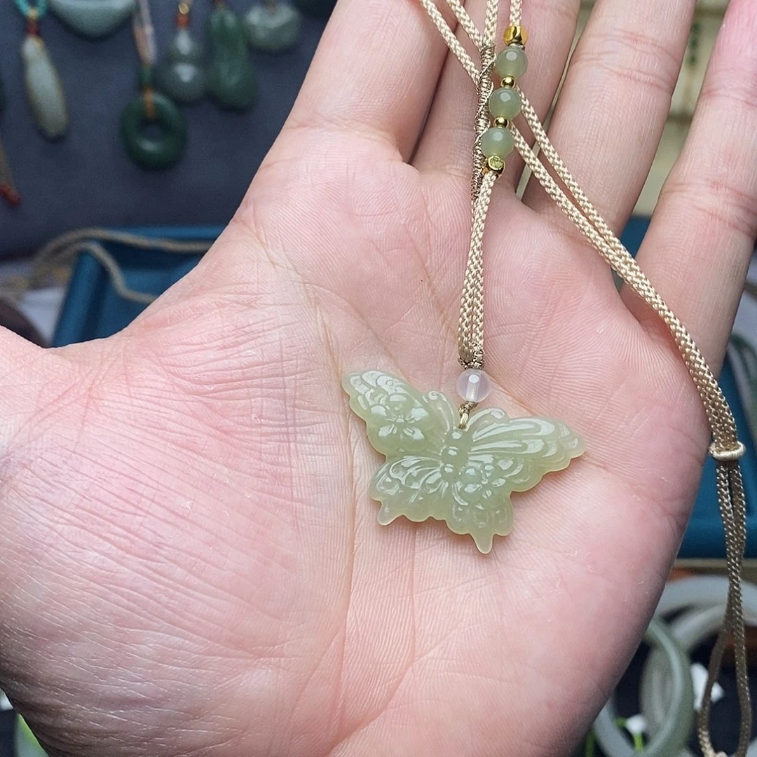 唔***名和田玉未镶嵌颈饰