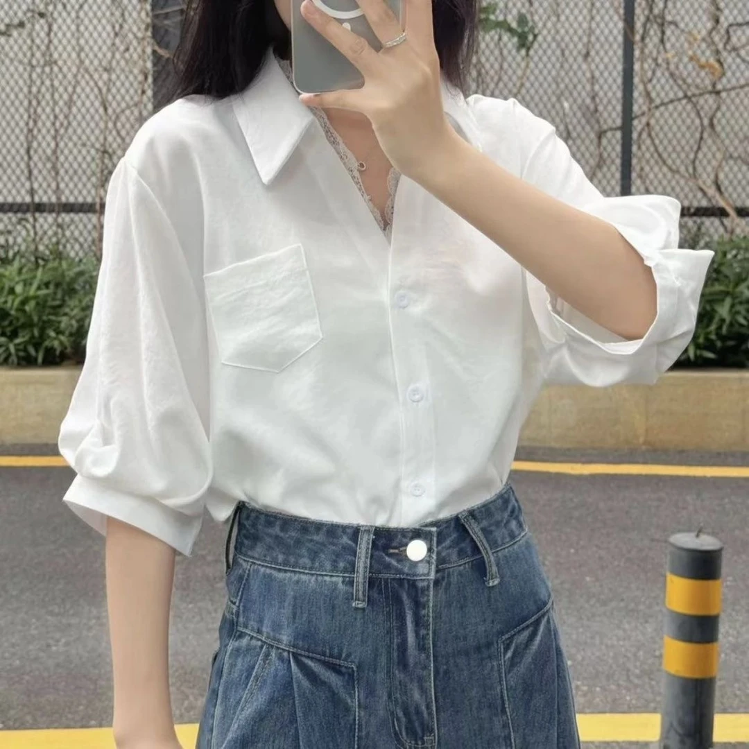 白色蕾丝拼接中袖衬衫女2025夏新款百搭宽松别致设计感上衣衬衣女