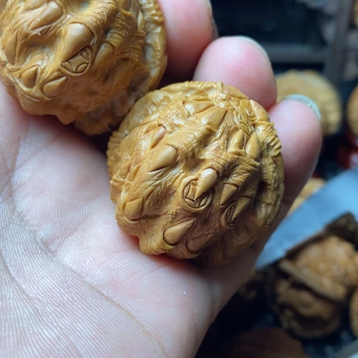 放***筝文玩核桃把件吞噬