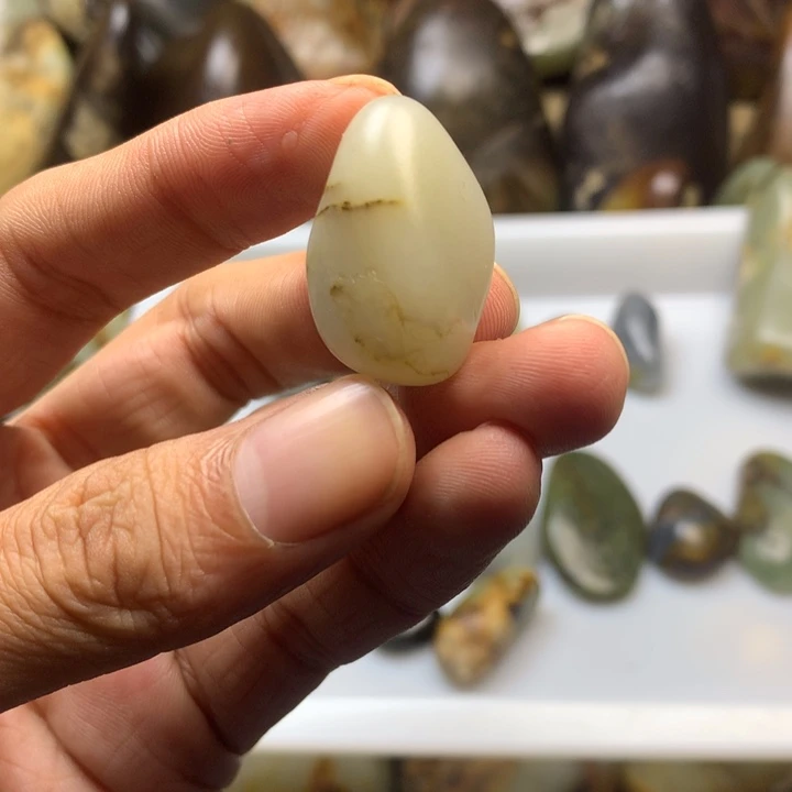 魅***陈和田玉未镶嵌颈饰