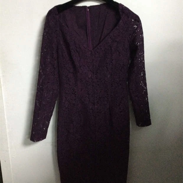 黑色V领蕾丝长袖连衣裙