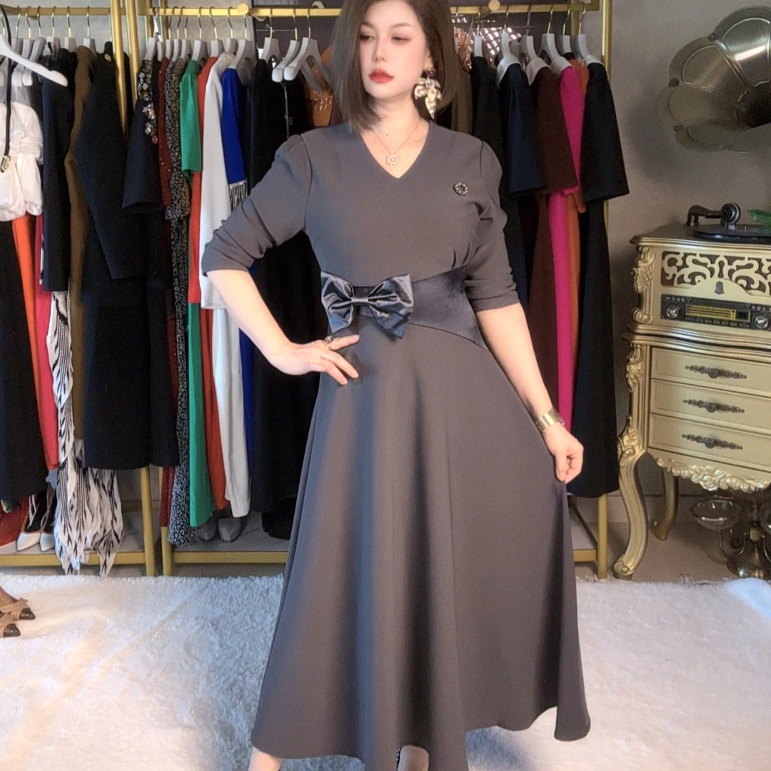 新款时尚气质V领腰带设计感连衣裙
