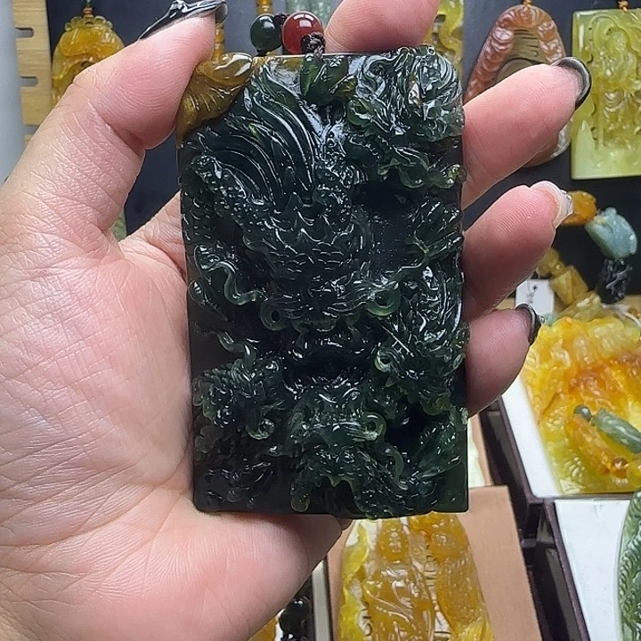四****蛇纹石玉未镶嵌颈饰