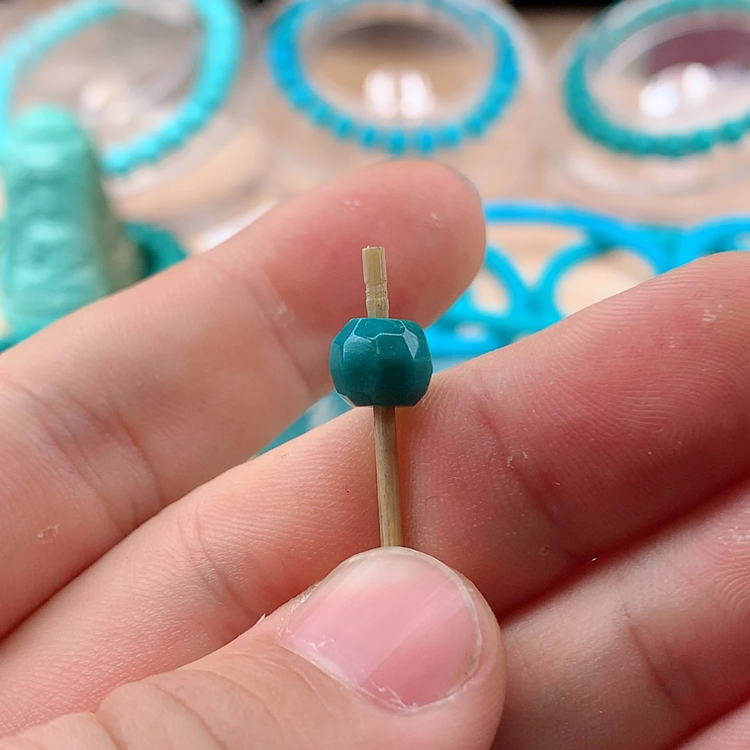 绿松石颈饰未镶嵌