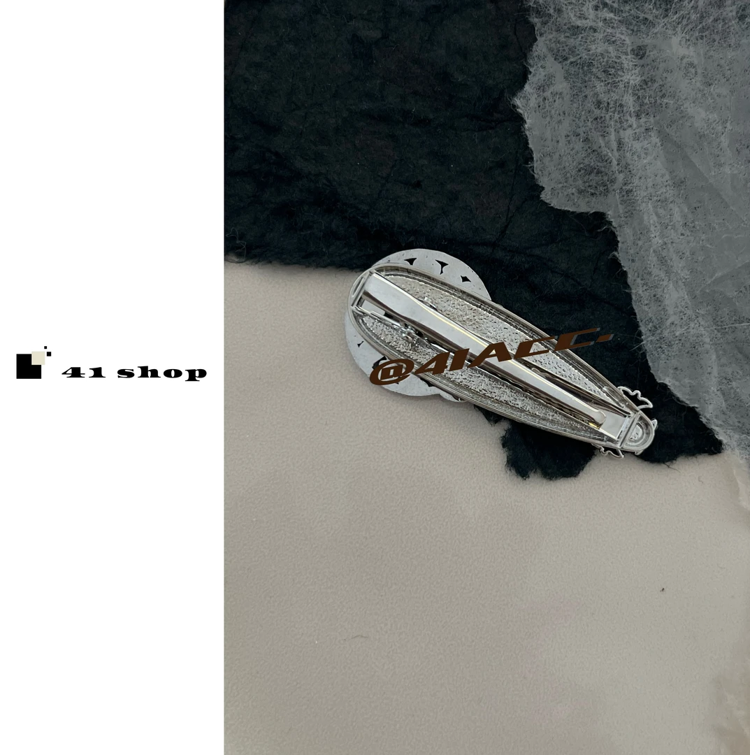 克克黑皮纽扣发夹（单只）