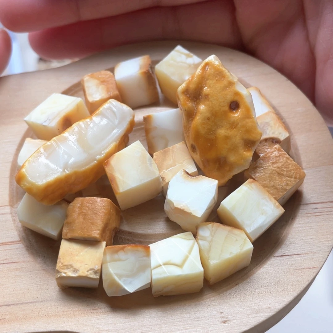 定制琥珀未镶嵌梧*原石