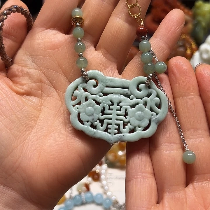 蛇纹石玉未镶嵌吊坠