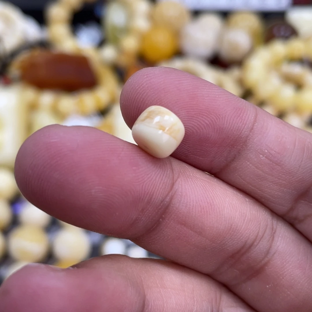 未镶嵌琥珀珠宝奇石7.9*6.9mm瑕疵