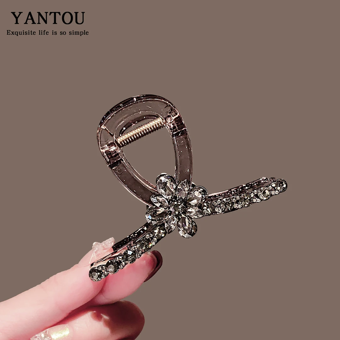 夏季简约高级感小众设计亚克力水晶花朵抓夹后脑勺半扎发鲨鱼夹子