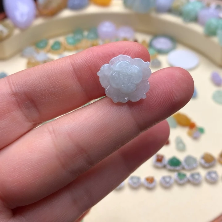 翡翠颈饰未镶嵌翡翠花花