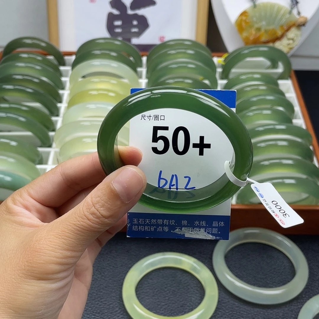淋****蛇纹石玉未镶嵌手镯