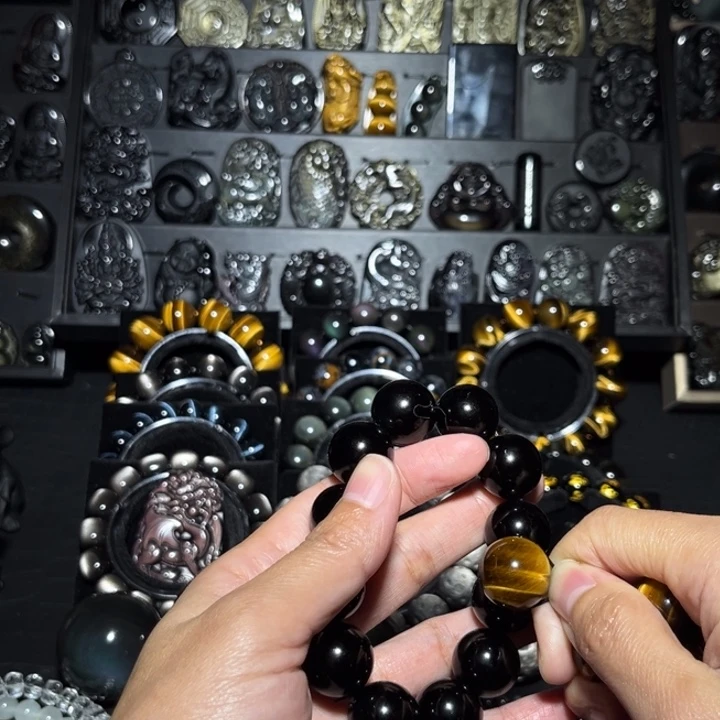 陕***头黑曜岩未镶嵌手链