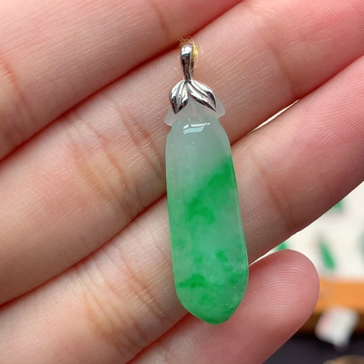 颈饰18K金镶嵌翡翠翡翠