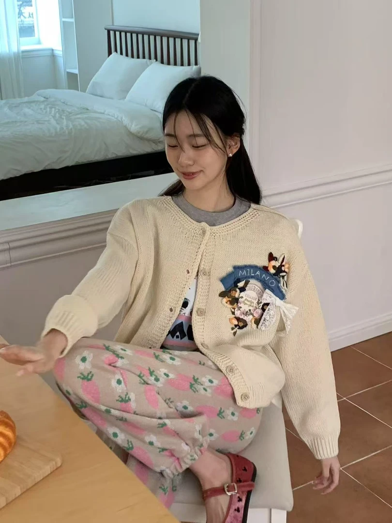 【no退no换】芳芳在韩国 东大门正品代购/DE家/立体装饰系扣开衫