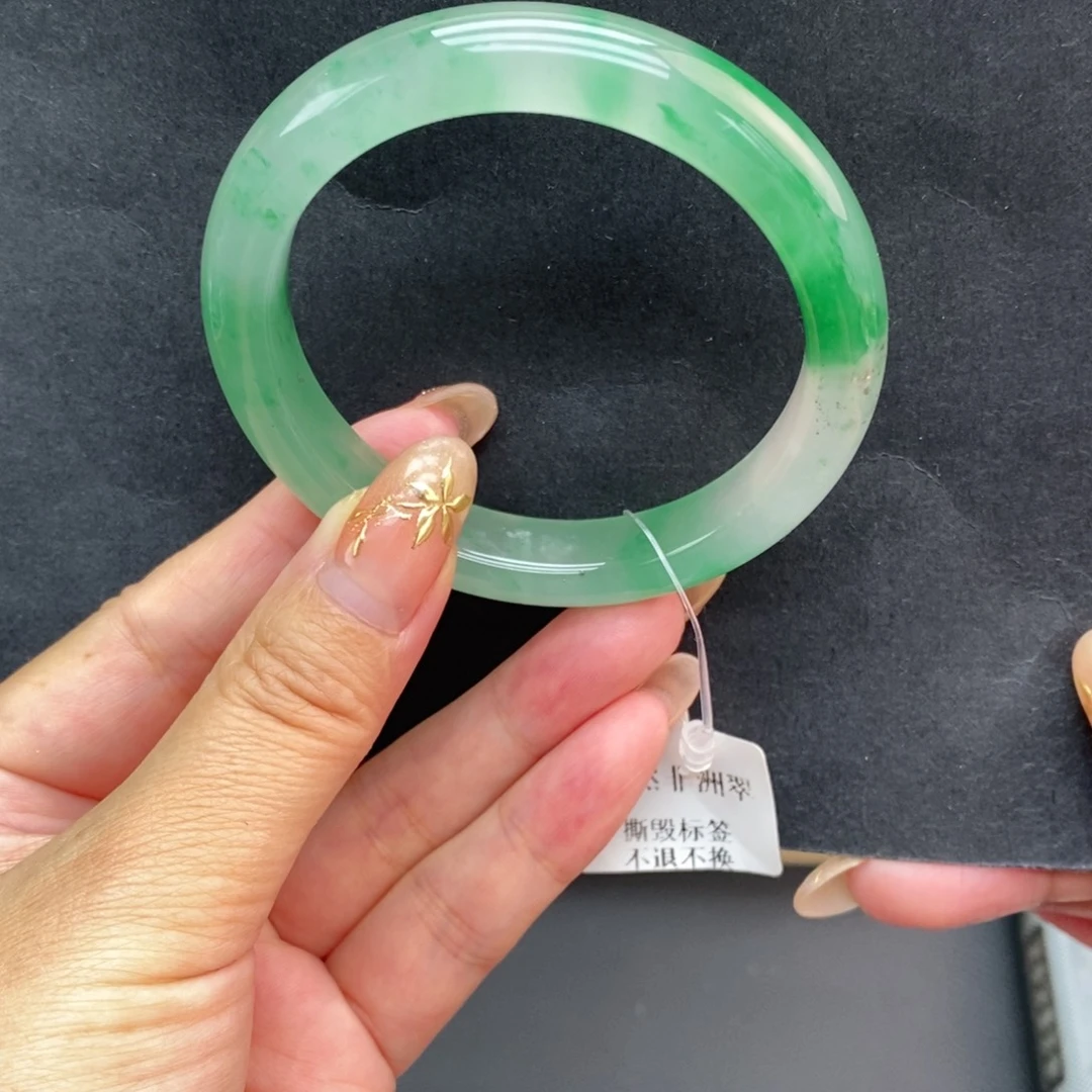 石英质玉未镶嵌手镯