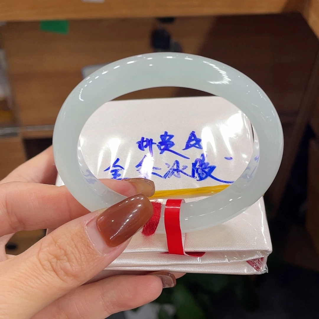 翡翠手镯未镶嵌缅甸翡翠