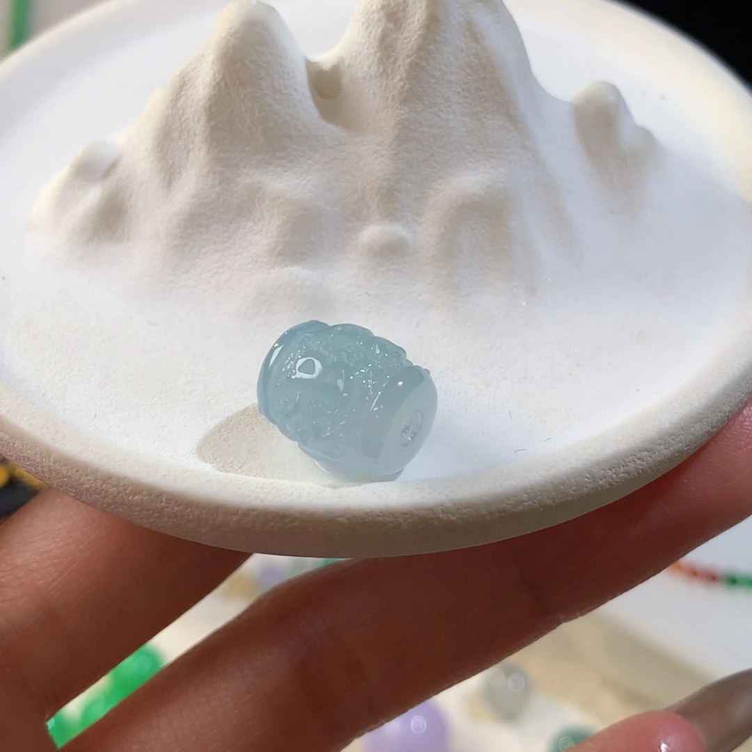 定制翡翠未镶嵌冰种天空蓝桶珠 毛货