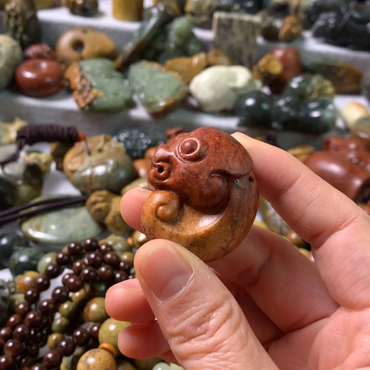 未镶嵌岫岩河磨玉（透闪石质玉）把件