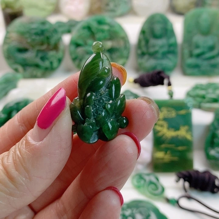 独山玉未镶嵌颈饰