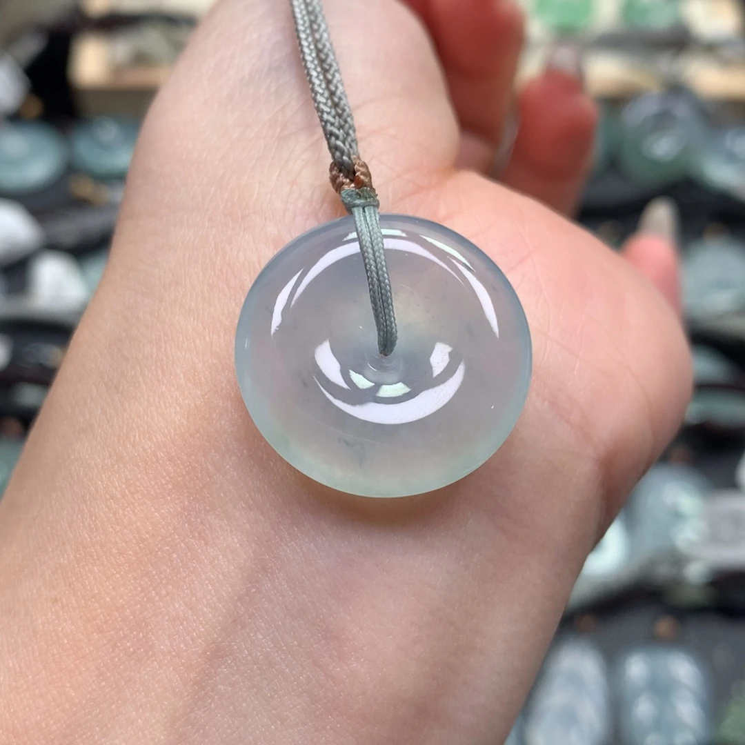 翡翠颈饰未镶嵌扣子