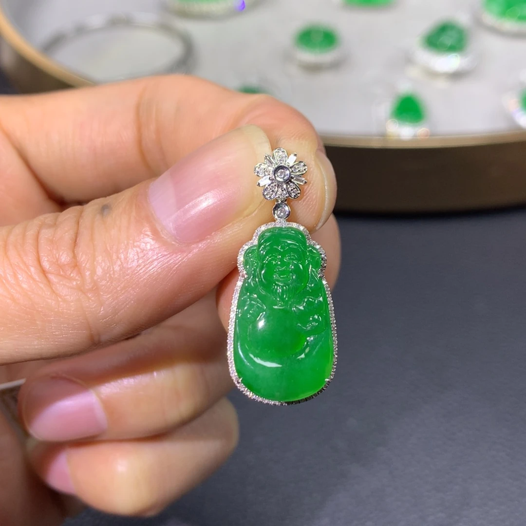 翡翠颈饰18K金镶嵌翡翠